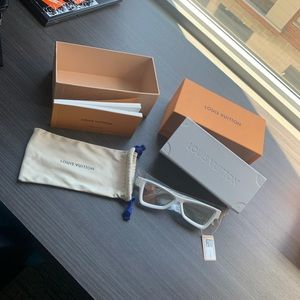 Louis Vuitton Sunglasses (retail 1025!!!)